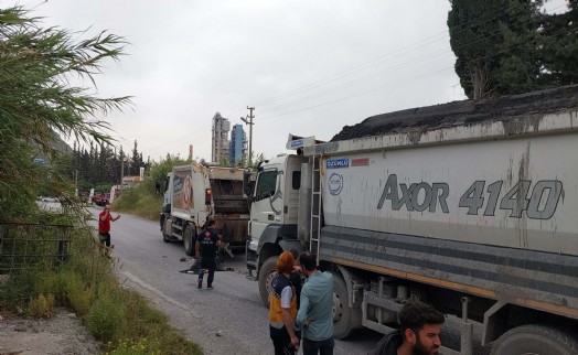 Yol kenarındaki çöpleri toplarken kamyonun çarptığı temizlik görevlisinden acı haber