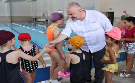 'Menemen'de çocuklar kanalda değil havuzda yüzecek': Ücretsiz yüzme kursu kayıtları başladı