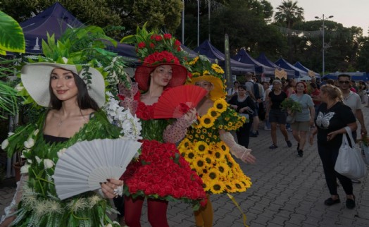 1. İzmir Balkon ve Bahçe Bitkileri Festivali başladı
