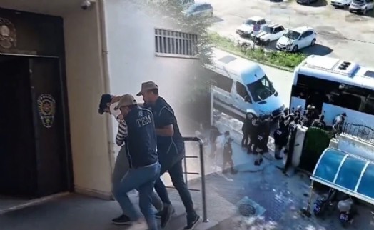 İzmir dahil 46 ilde FETÖ operasyonu: Yüzlerce kişi gözaltında