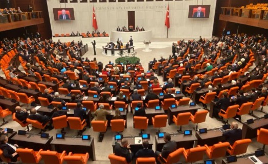 AK Partili bakanlar Meclis'te sıfır çekti