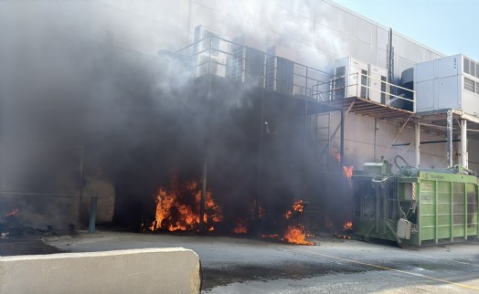 AVM'deki işletmede yangın! İnceleme başlatıldı