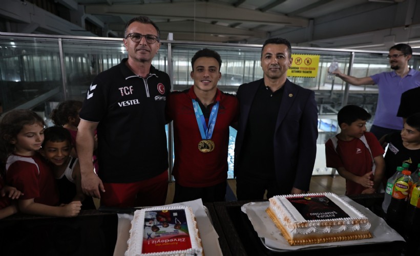 Adem Asil'e İzmir'de özel karşılama