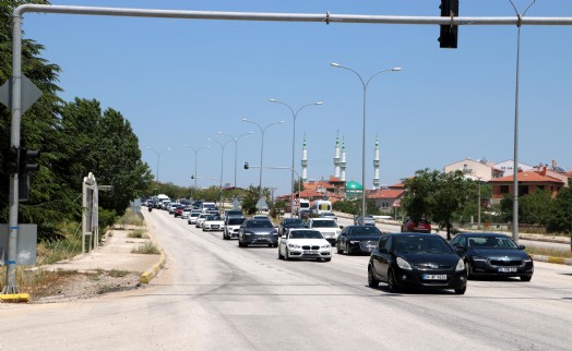 Afyonkarahisar- Antalya kara yolunda bayram yoğunluğu
