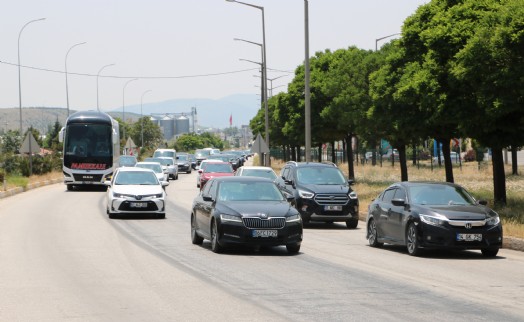 Afyonkarahisar-Antalya yolunda tatil dönüşü yoğunluğu