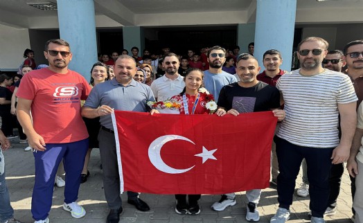 Avrupa Şampiyonu Nehir Özcan okulunda coşkuyla karşılandı