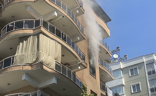 Aydın'da 7 katlı binadaki dairede çıkan yangın söndürüldü