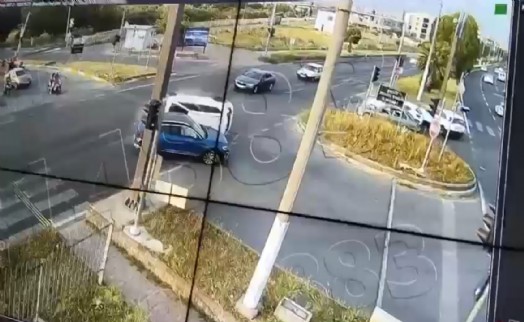 Aydın'da iki otomobilin çarpıştığı kaza kamerada: 5 yaralı