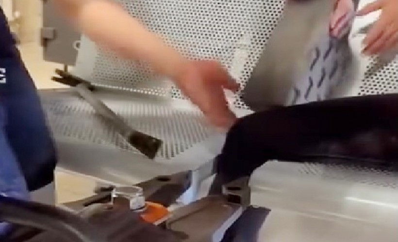 Bacağı sandalyede sıkışan çocuğu itfaiye kurtardı