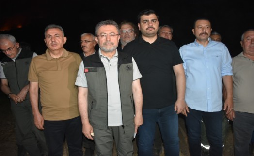 Bakan Yumaklı'dan İzmir yangını açıklaması: 4 köy ve 2 mahalle boşaltıldı