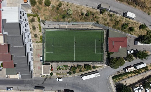 Balçova'nın futbol ve basketbol sahaları yenilendi