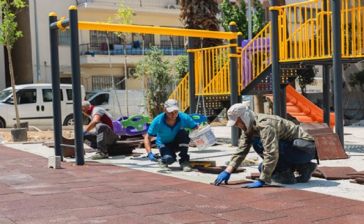 Balçova'da park yenileme ve çevre düzenleme mesaisi