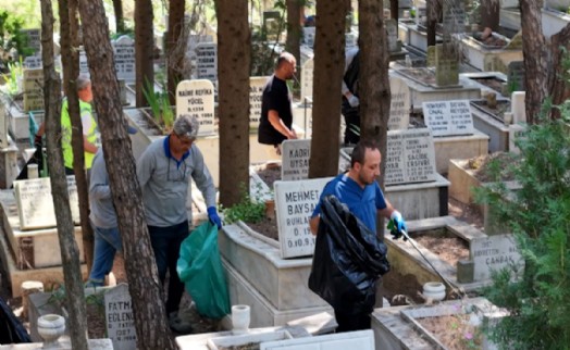 Balçova'nın mezarlıkları kabir ziyaretlerine hazır