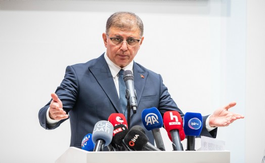 Başkan Tugay'dan sendikaya 'adil olma' çağrısı: 'Asgari ücret' için de sokağa dökülün'