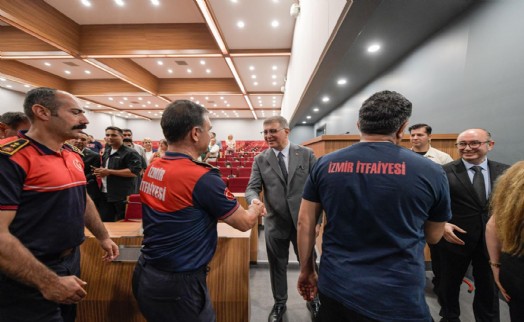 Başkan Tugay personel ile bayramlaştı