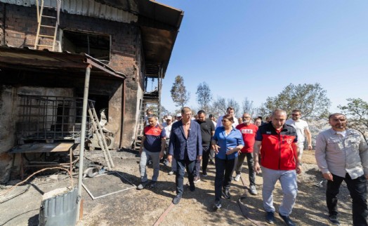 Başkan Tugay yangın yerinde: En kısa zamanda toparlayacağız
