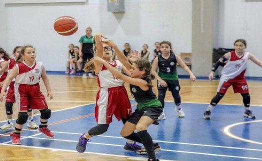 Bayraklı'da yaz spor okulları ile tatil hareketli geçecek: 30 Haziran'da başlıyor