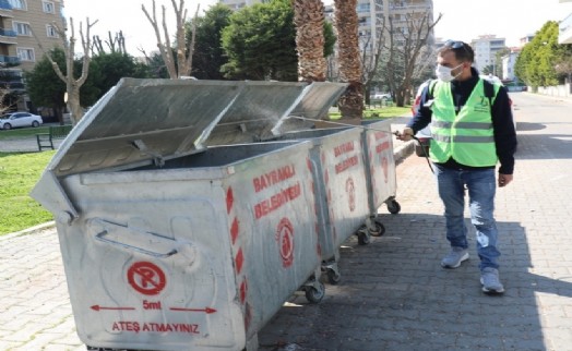 Bayraklı'nın her noktasında haşerelerle mücadele sürüyor