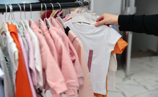 Bayramda dayanışmanın adresi: Giysi Market