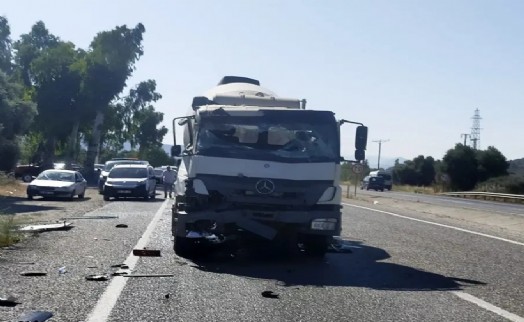 Beton mikseri ile minibüs çarpıştı, 1 ölü!