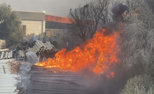 Bodrum'da, açık depo alanındaki yangın söndürüldü