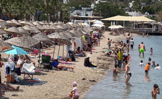 Bodrum'da bayramın 2'nci gününde sahiller doldu