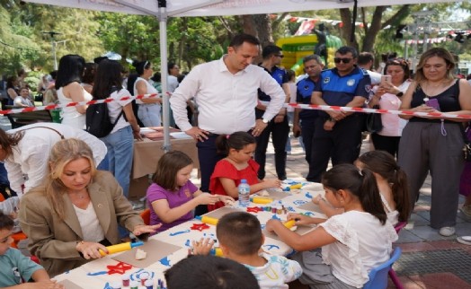 Bornovalı miniklerin karne sevinci şenlikle taçlandı: Hem eğlendiler hem de öğrendiler