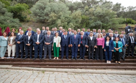 CHP'li ilçe belediye başkanlarından ortak tavır: Tugay'a destek sendikaya tepki!