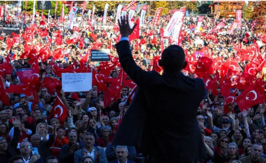 CHP lideri Özel, kurmaylarıyla görüştü: ‘Sahadan çekilmeyeceğiz'