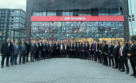 CHP'nin 81 il başkanından Özel'e destek, Kılıçdaroğlu'ndan sağduyu beklentisi: Seçilmeden gelemez