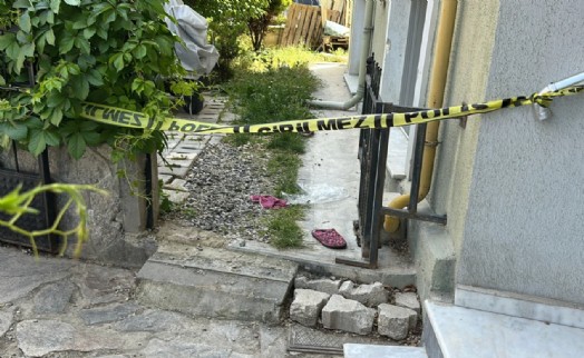 Cam silerken 3'üncü kattan düştü!