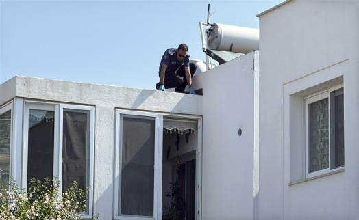 Çatıdan düşen emekli polis yaşamını yitirdi