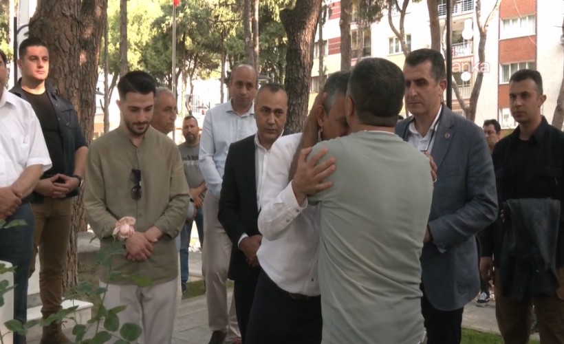 Şehit babasından cenazedeki provokasyona anlamlı yanıt: Özel'i alnından öptü