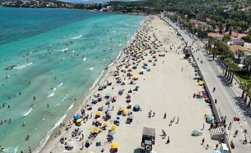 Çeşme plajlarına tatilci akını