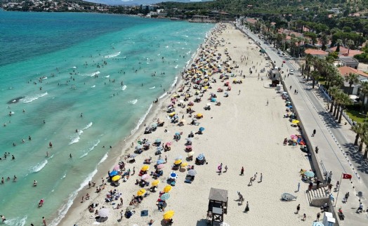 Çeşme plajlarına tatilci akını