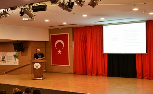 Çiğli Belediyesi'nden 'Bağımlılıkla mücadele semineri'