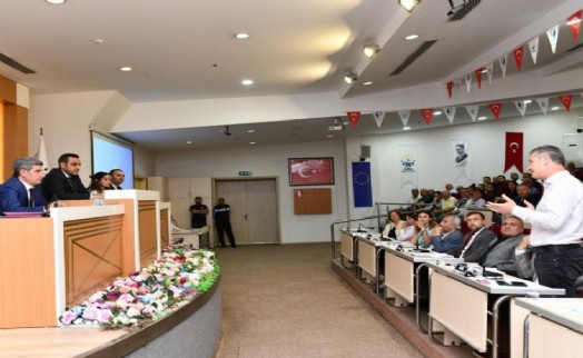 Çiğli'de AK Parti'den faaliyet raporu eleştirisi: Arsa sayısı düştü!