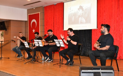 Çiğli'de Ahmed Arif'e vefa: Şiirlerle, türkülerle anıldı