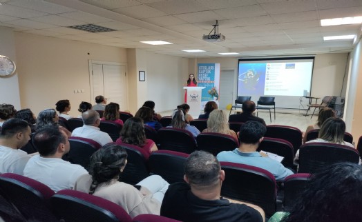Çiğli'de 'Atıkları Kaptık, Resif Yaptık' semineri gerçekleşti