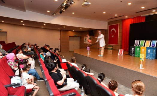 Çiğli'de çocuklara geri dönüşüm bilinci oyunla aşılandı