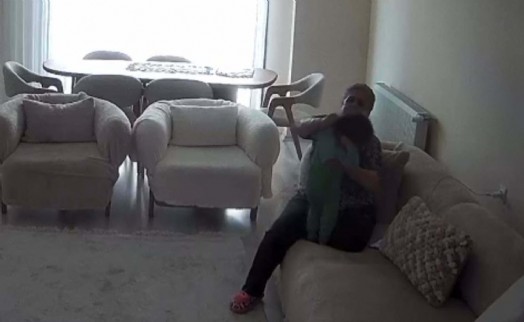 Çocuğa şiddet uygulayan bakıcıya 2 yıl 7 ay hapis