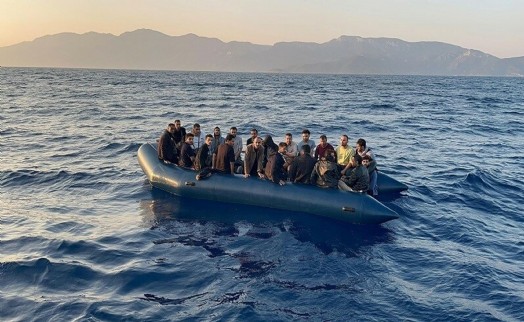 Datça'da 21 kaçak göçmen kurtarıldı