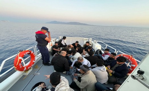 Datça'da 23 kaçak göçmen kurtarıldı