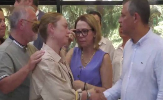 Demet Evgar'dan Ferdi Zeyrek'in ailesine taziye ziyareti