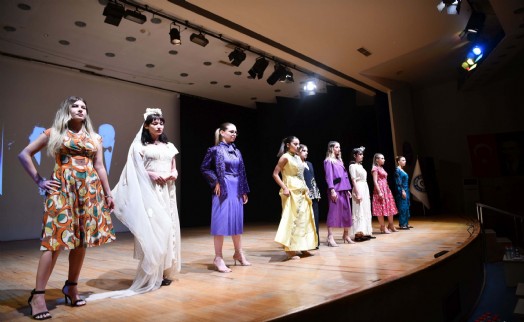 EÜ'de 70. Yıla özel görkemli defile