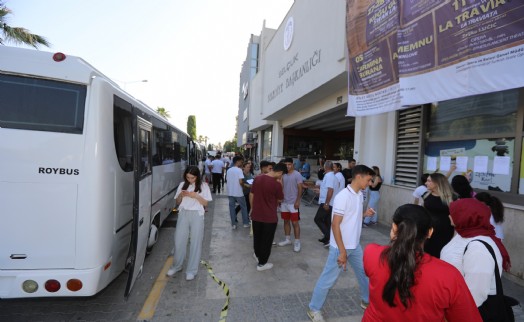 Efes Selçuk'ta sınav günü ulaşım desteği sağladı