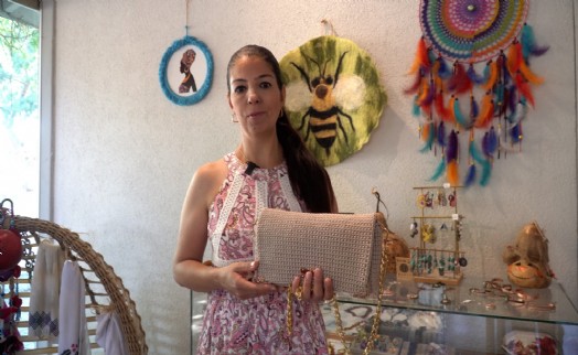 Efesium Hediyelik Eşya Dükkanı'nda kadınların el emeği raflarda yerini alıyor