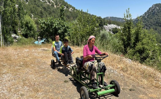 Egeli genç mucitler anneleri için traktör yaptı