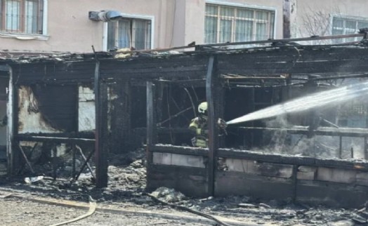 Esenyurt'ta öğrenci yurdunda yangın!