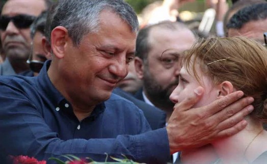 Ferdi Zeyrek için lokma dağıtan Özel, Nehir Zeyrek'i sınava götürecek